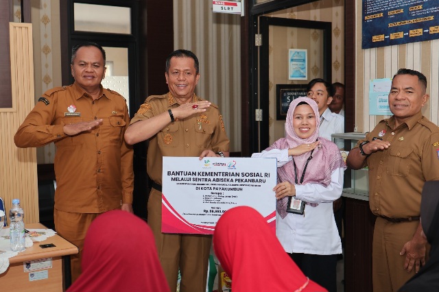 49 Warga PPKS Payakumbuh Terima Bantuan ATENSI Kemensos, dari Kaki Palsu hingga Paket Usaha