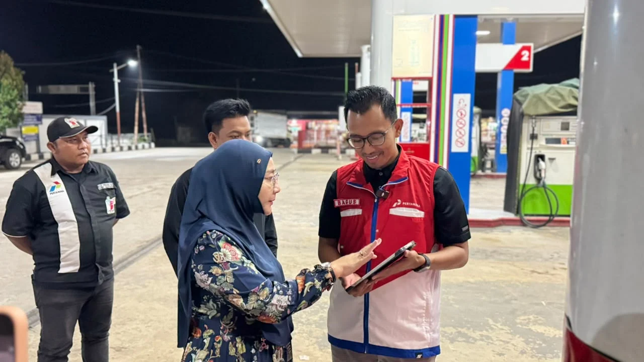 Bupati Berau Sri Juniarsih Pastikan Pendataan Plat Nomor Motor di Seluruh SPBU Kurangi Antrean BBM