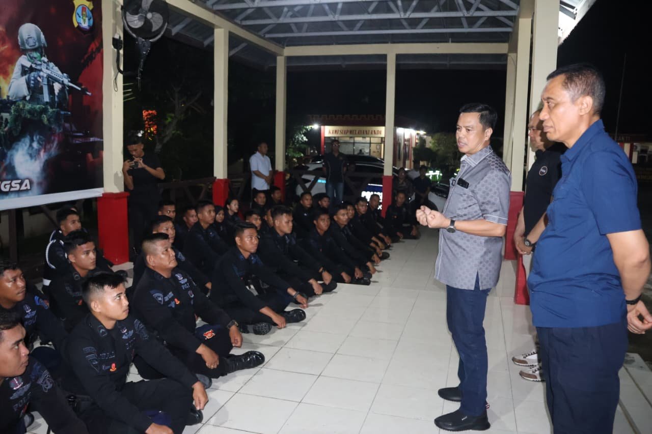 Kapolda Kaltara Cek Kesiapan Brimob Malam Hari di Tarakan, Bangga Anggota Kompak Masak Sendiri