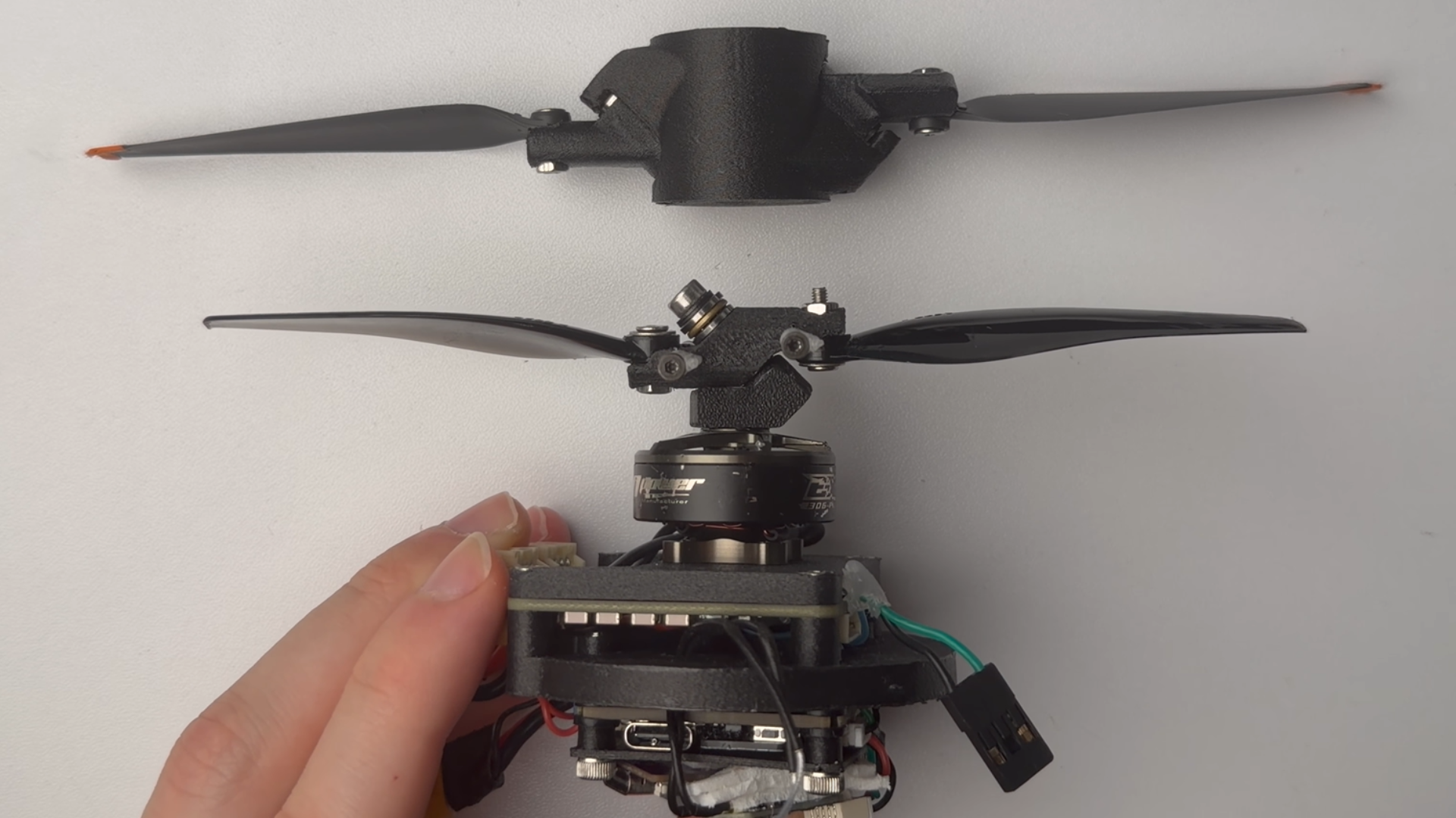 Insinyur Software Rakit Drone Satu Motor 3D Print di Kamar Tidur