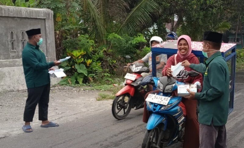 LDII Maluku Tengah Bagikan 500 Masker di Masohi, Warga Diimbau Kurangi Aktivitas Luar Ruang saat Asap Karhutla Pekat