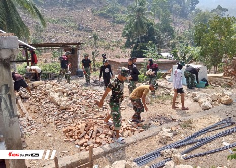 Satgas TMMD ke-130 Kodim 1418/Mamuju Garap RTLH di Dusun Pammulukang Barat, Kolonel Arm Andang Sebut Wujud Kepedulian TNI