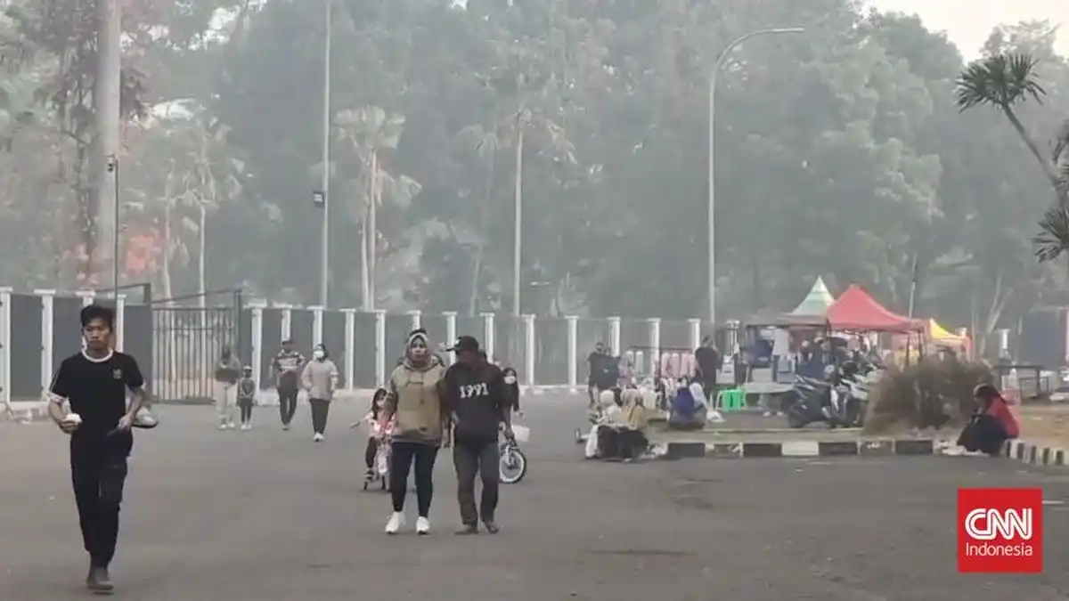 Kabut Asap Karhutla OKI Selimuti Palembang, Pemkot Salurkan 15 Ribu Masker