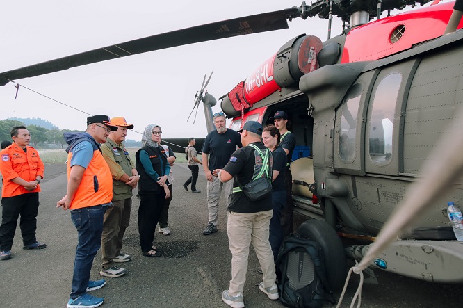 Wagub Lampung Jihan Nurlela Pantau OMC di Bandara Radin Inten II, 350 Personel Dikerahkan Padamkan Karhutla TNWK