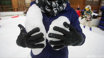 Promo Spooktober Trans Snow World di 4 Kota, Tiket Mulai Rp62.400