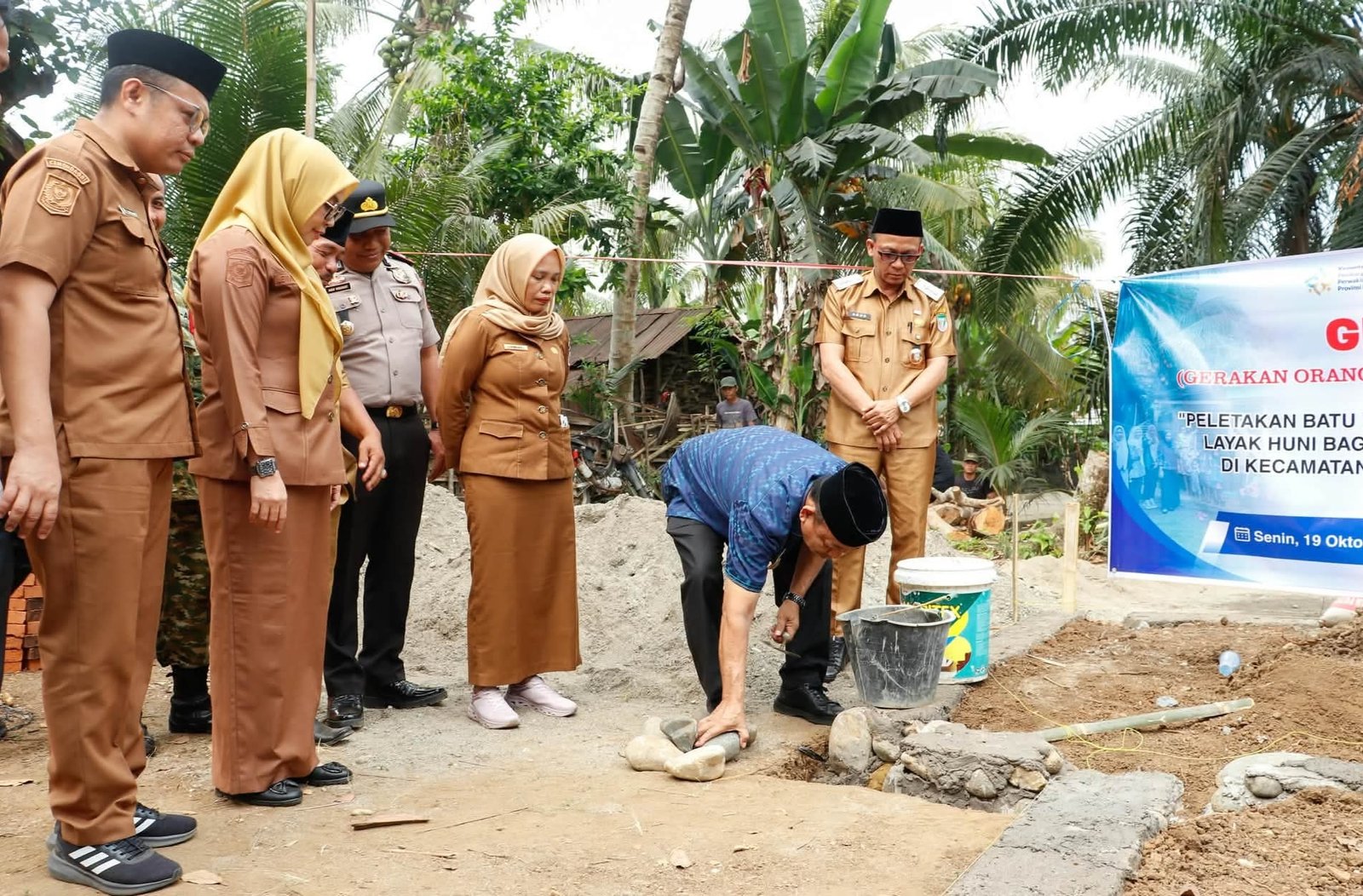 Wabup Seluma Letakkan Batu Pertama RTLH di Desa Serambi Gunung, Dukung Penurunan Stunting lewat Program GENTING