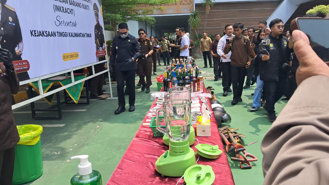 Kejaksaan Kaltim Musnahkan Barang Bukti 1.146 Perkara dan Kembalikan 40 Perkara ke Pemilik, Ada yang Diantar sampai Rumah