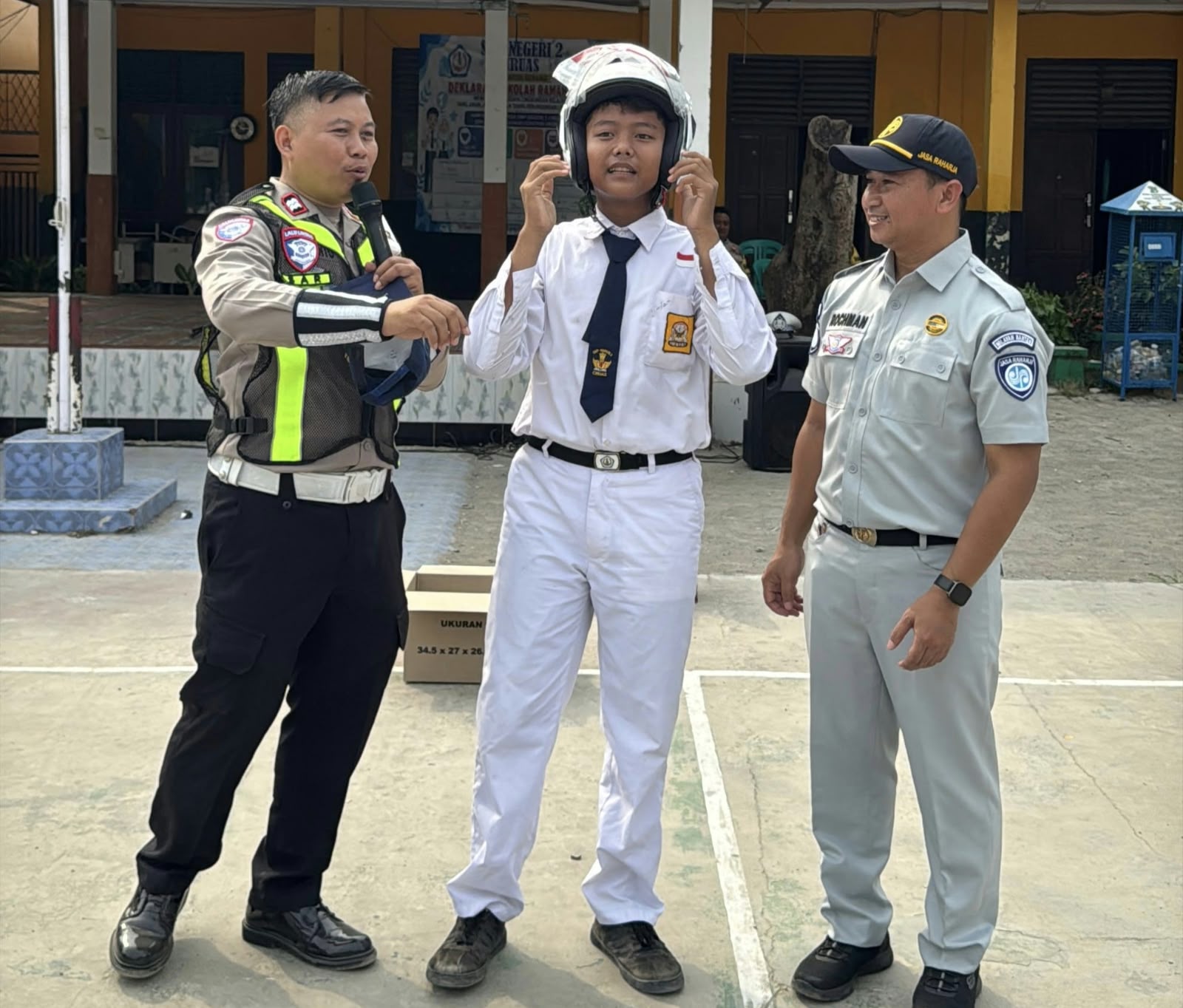Jasa Raharja Banten dan Polres Serang Edukasi Keselamatan Berlalu Lintas ke Pelajar SMPN 1 Ciruas