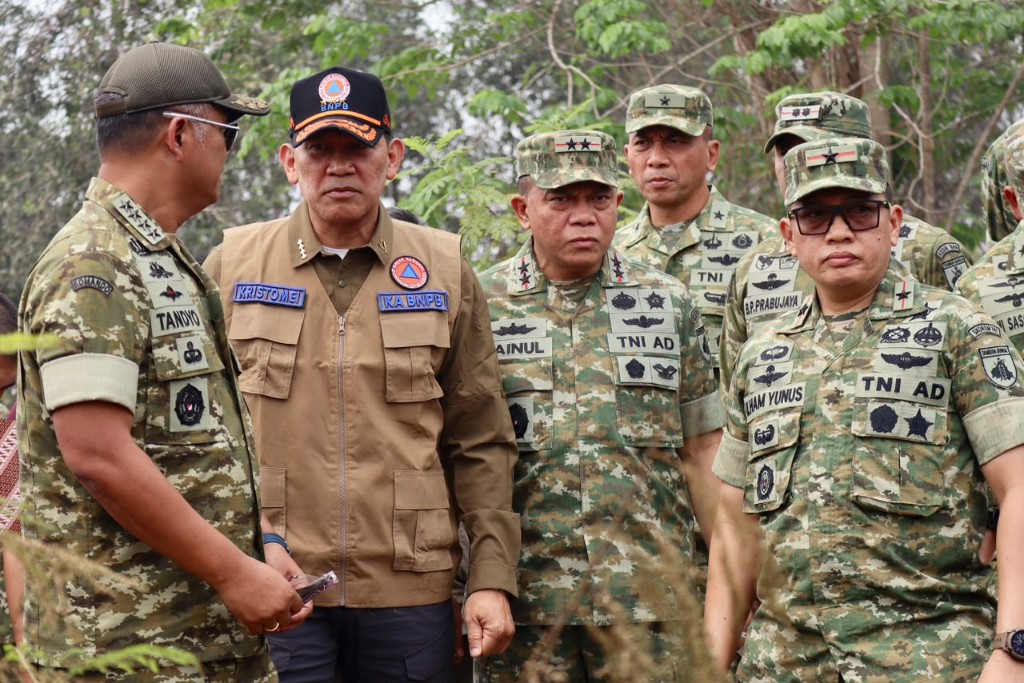 Kepala BNPB dan Kasad Tinjau Karhutla di Pulang Pisau, Rapat Koordinasi di Kantor Bupati