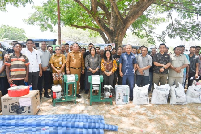 Pemkab Kupang Salurkan 50 Pompa Air hingga Benih Jagung-Padi ke Kelompok Tani, Bupati Minta Jangan Dijual