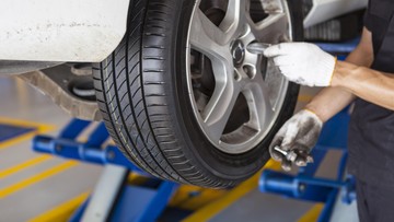 Cara Rotasi Ban Mobil yang Benar, Polanya Beda antara FWD dan RWD