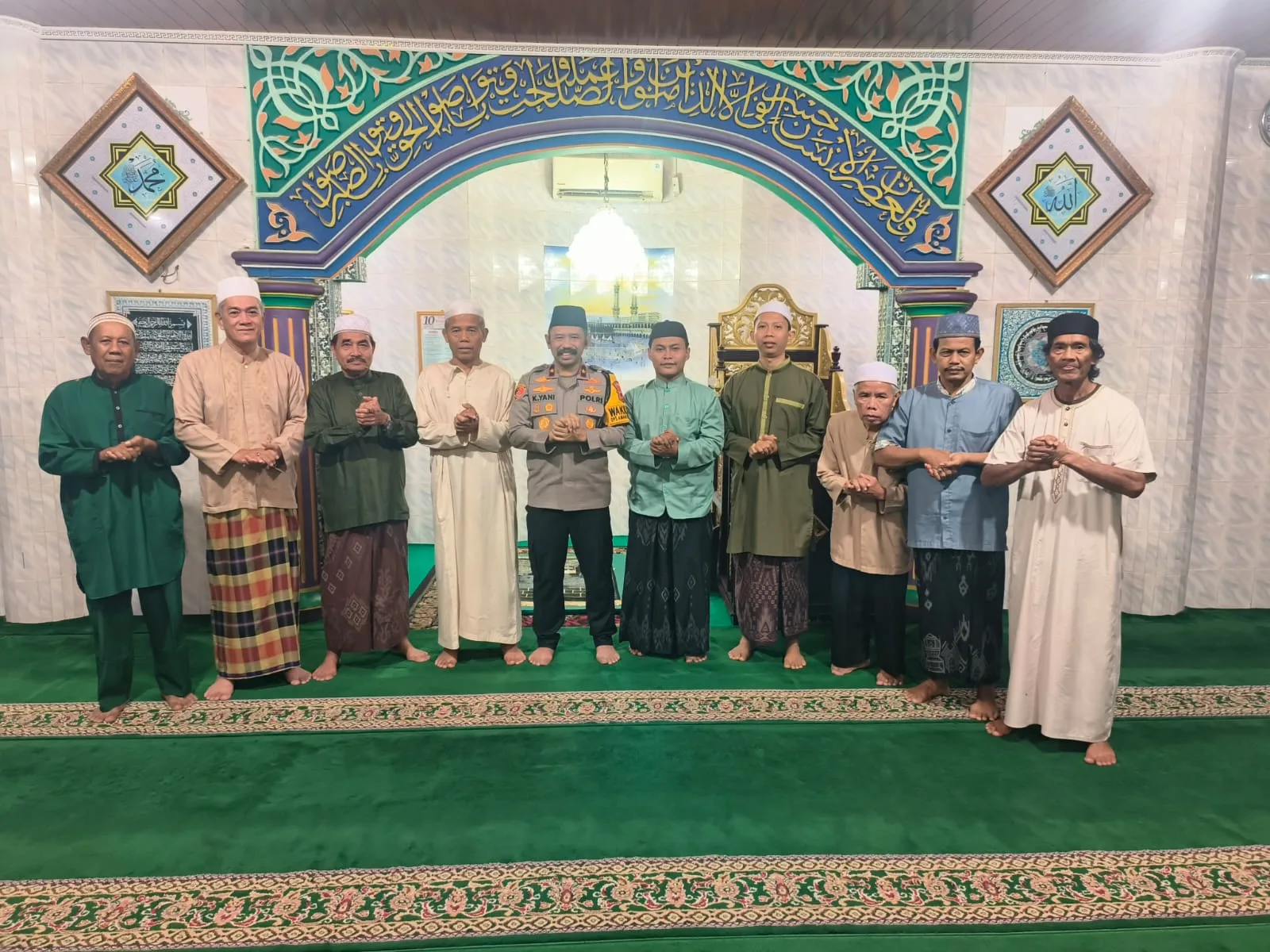 Wakapolda Jambi Brigjen K. Yani Sudarto Salat Subuh Berjamaah di Masjid Al Amanah Pasar Jambi, Ajak Warga Jaga Kamtibmas