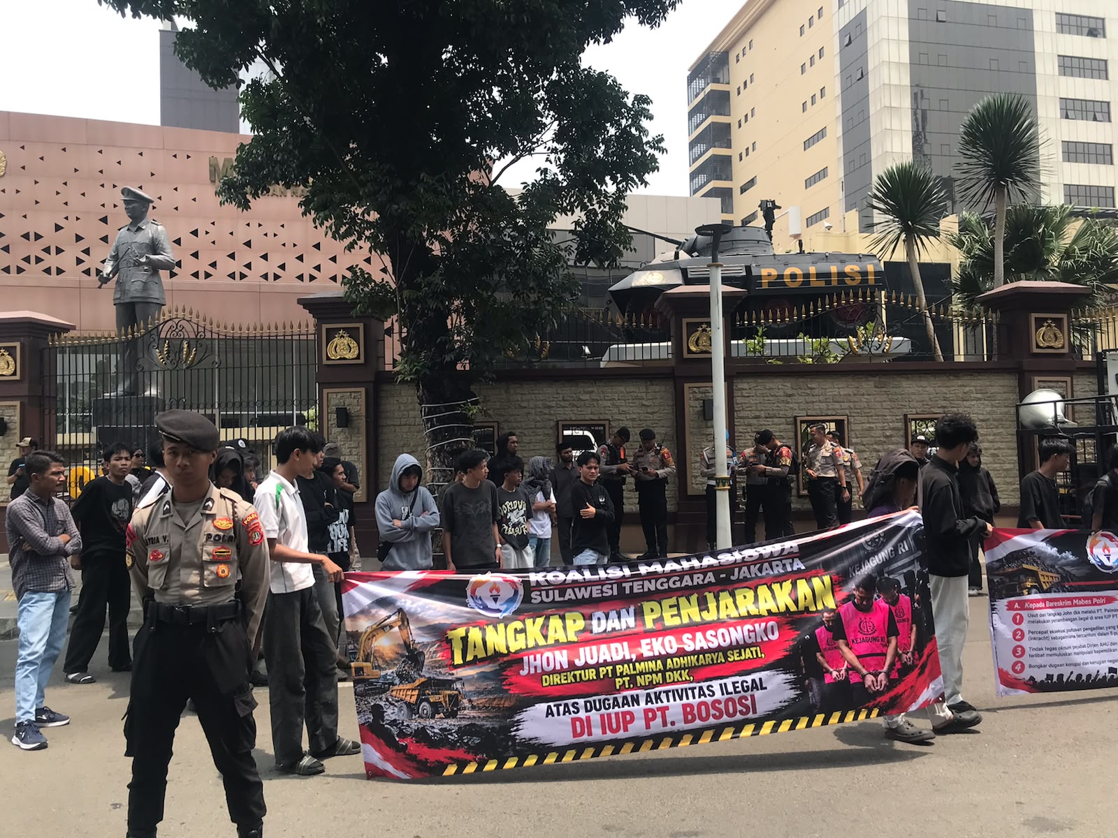 Massa KMSJ Kepung Bareskrim dan Kejagung, Desak Penangkapan PT Palmina atas 5 Putusan MA