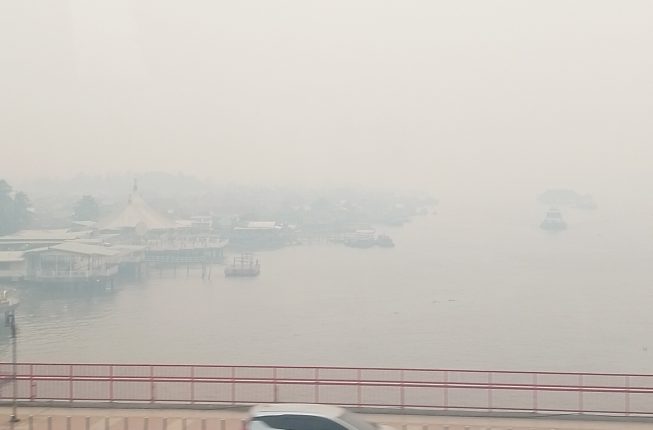 Kabut Asap Karhutla OKI Selimuti Palembang, PM2.5 Capai 476,9 µg/m³ Dini Hari