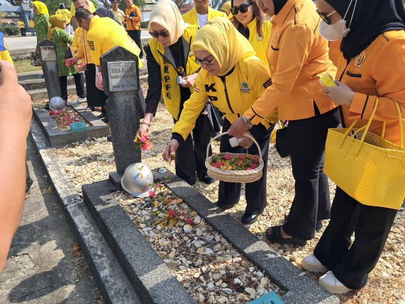 Golkar Sultra Ziarah ke TMP Watubangga Kendari, Buka Rangkaian HUT ke-62 hingga Desember