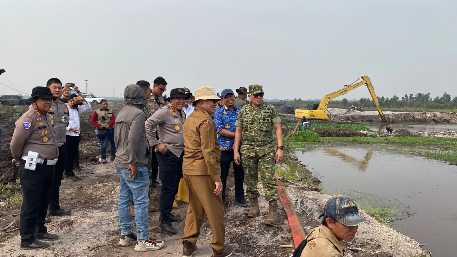 Pemprov-Polda Kalsel Uji Cairan Sulfaktan di Embung Gambut Banjar, Targetkan Water Bombing Pekan Depan