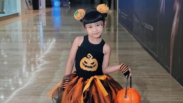 Gaya Moana Anak Ria Ricis Pakai Kostum Halloween, Gemas Bak Model Cilik