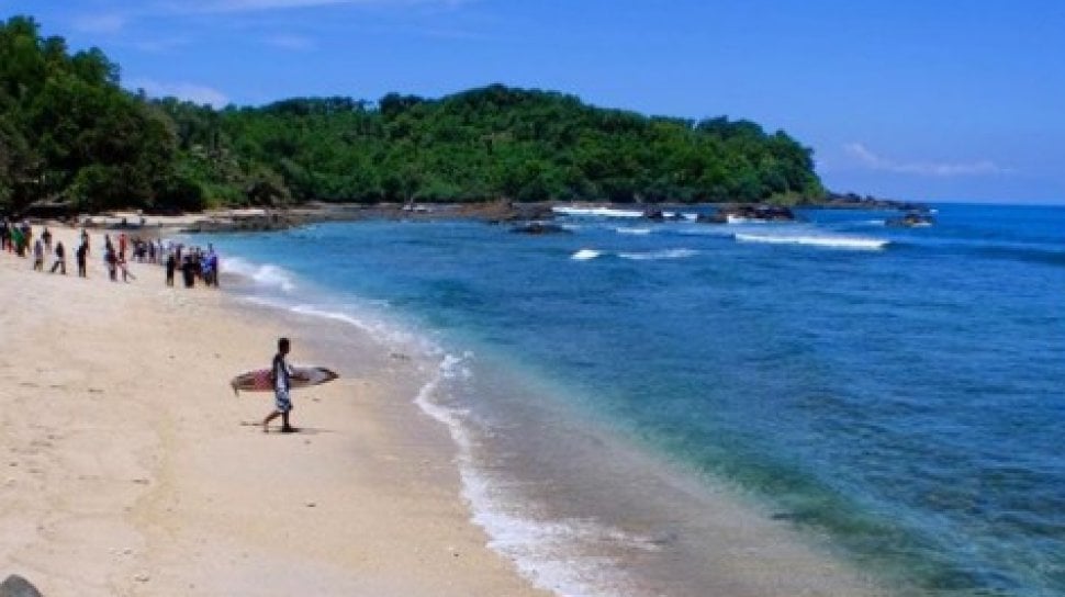 7 Pantai di Gunungkidul dan Kulon Progo untuk Liburan Saat Kemarau Panas