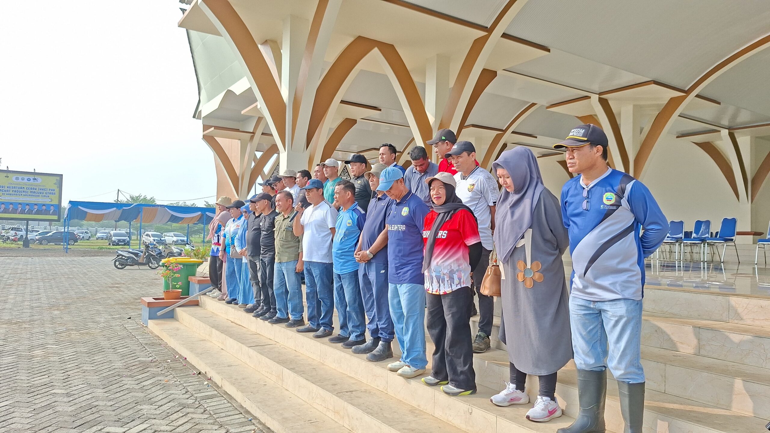 Bupati Halmahera Timur Ubaid Yakub Perintahkan Seluruh OPD Bersihkan Kantor Jelang HKG PKK ke-54 Maluku Utara