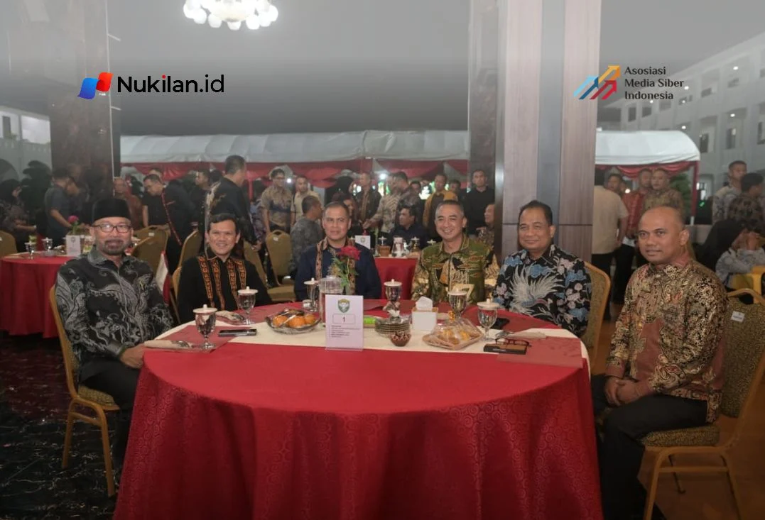 Wagub Aceh Dek Fadh Hadiri Sertijab Pangdam Iskandar Muda, Serahkan Cinderamata untuk Mayjen Joko Hadi Susilo