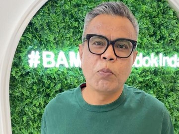 Abdel Achrian Kuliah S2 Komunikasi Politik di Usia 56 Tahun