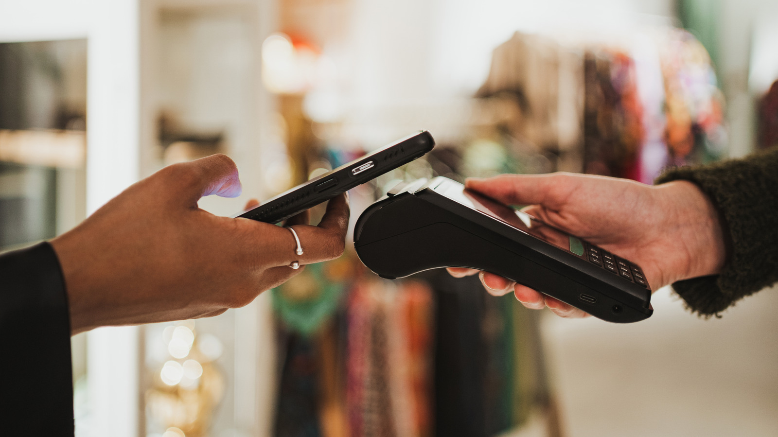 Regulator Antitrust Inggris Desak Apple Buka Akses NFC iPhone untuk Fintech
