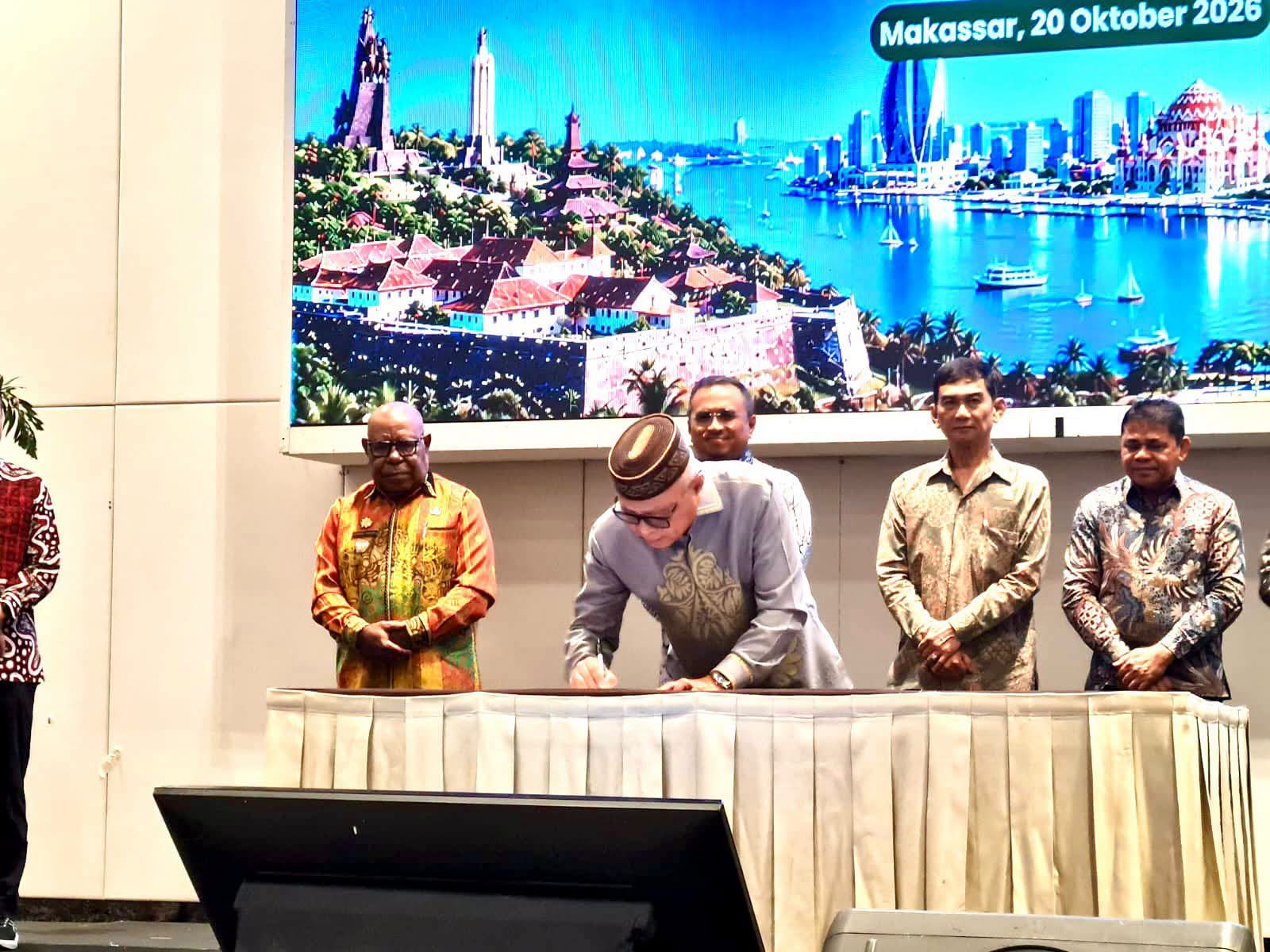 Bupati Gorontalo Sofyan Puhi Teken Pakta Integritas Percepatan RDTR Bersama Kementerian ATR/BPN di Makassar
