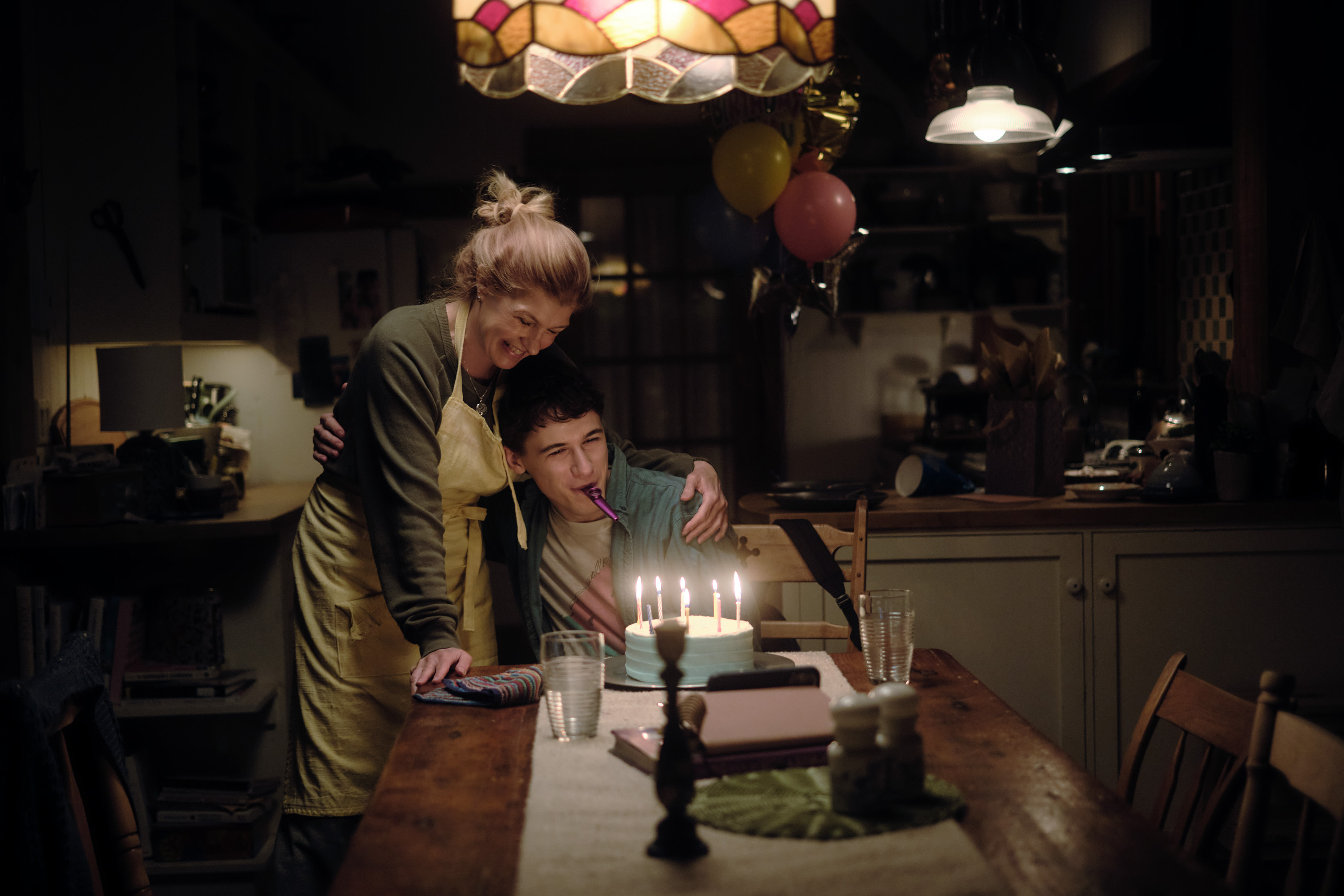 Serial Phony Tayang di Hulu, Connie Britton Disamarkan Visual Effects