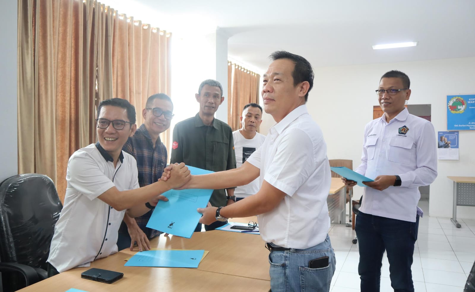 Wirahadikusumah dan Adi Kurniawan Ambil Formulir Calon Ketua PWI Lampung dan Dewan Kehormatan 2026–2031