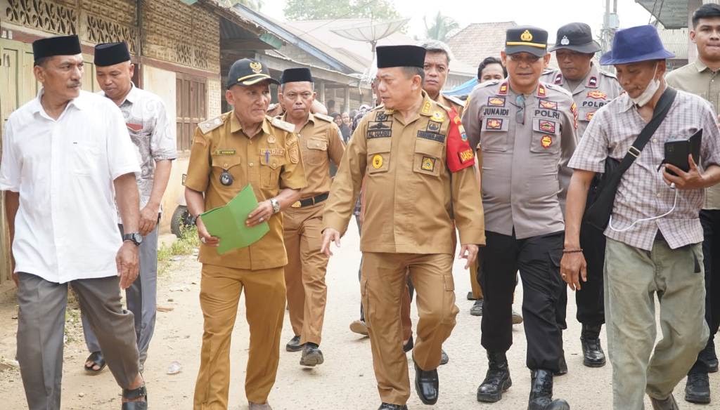 Gubernur Jambi Al Haris Janjikan Bedah Rumah untuk 11 KK Korban Kebakaran di Desa Tunggul Bulin Merangin