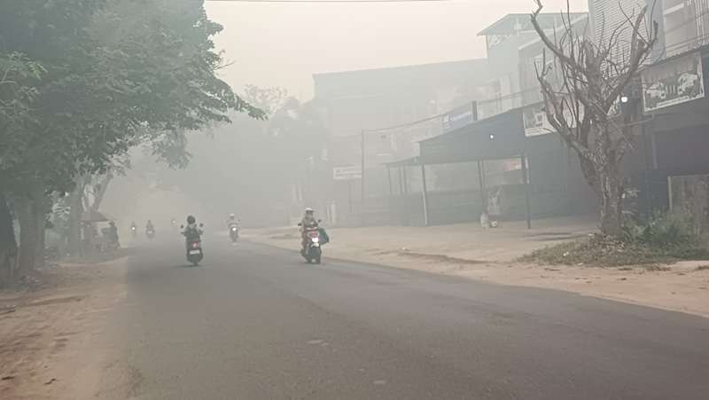Kabut Asap Sampit Turunkan Jarak Pandang Jadi 50 Meter, Warga Sebut Masker Medis Tak Mempan
