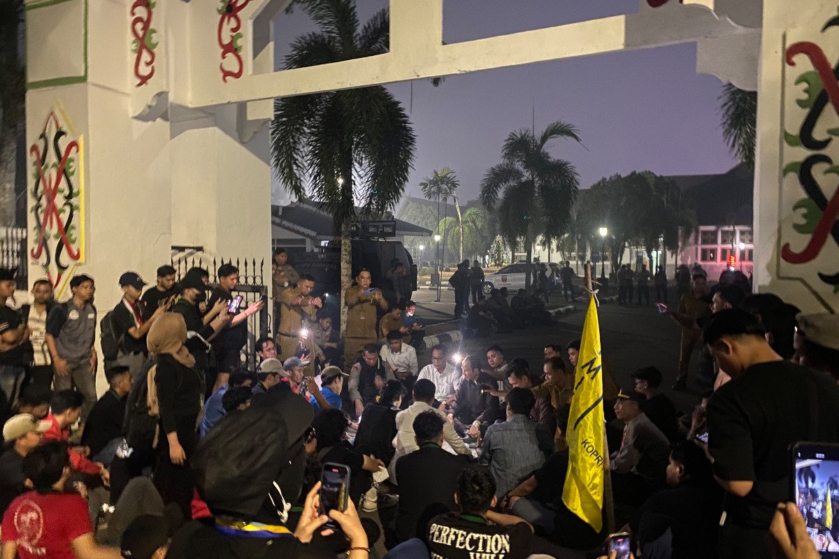 Massa Cipayung Plus Kepung DPRD Kalteng, Ketua Dewan Akui Kewenangan Terbatas Tangani Karhutla