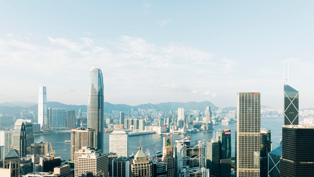 Panduan Wisata Hong Kong: Aturan Tak Tertulis, Tarif MTR, dan Tips Dim Sum