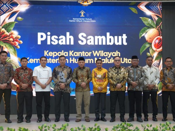 Wagub Malut Sarbin Sehe Lantik Kakanwil Kemenkum Topan Sopuan, Minta Pelayanan Hukum di 2 Kota 8 Kabupaten Diperkuat