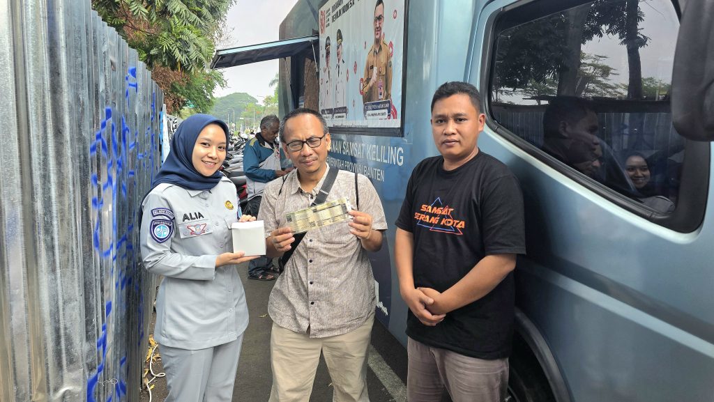 Jasa Raharja Banten Buka Samsat Keliling di CFD Alun-Alun Serang, Wajib Pajak Tanpa Tunggakan Dapat Souvenir