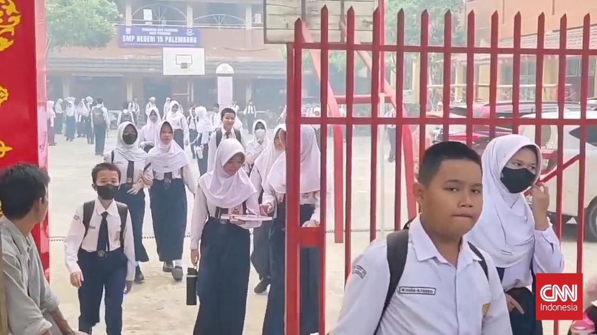 ISPU Palembang Capai 513, Siswa SMP Negeri 15 Dipulangkan di Tengah Kabut Asap Tebal