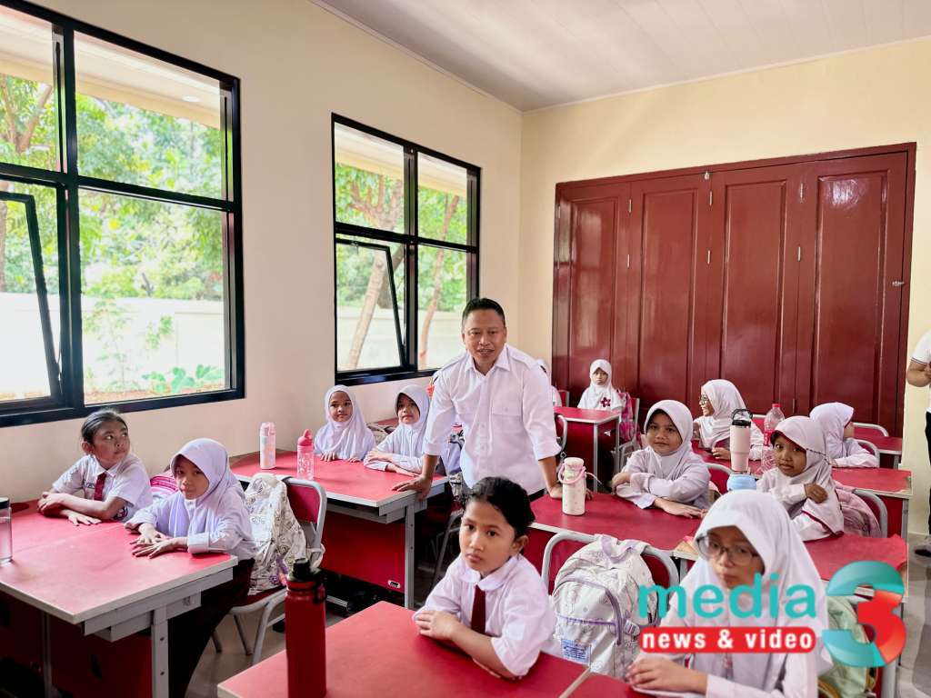 Wali Kota Depok Tinjau Hasil Revitalisasi SDN Depok Baru 8, 6 Ruang Kelas hingga Kamar Mandi Rampung