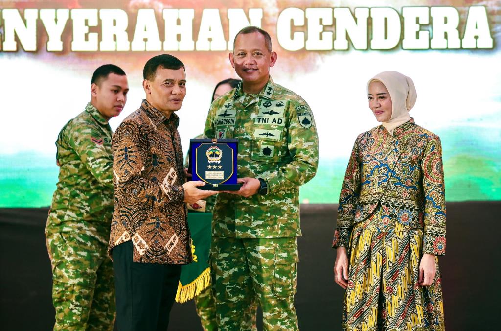 Gubernur Ahmad Luthfi Hadiri Pisah Sambut Pangdam IV/Diponegoro di Semarang, Soroti Pertumbuhan Ekonomi 5,8 Persen