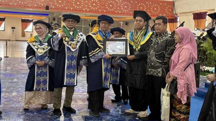 Wisuda ke-89 Unismuh Makassar, Pemuda Gowa Bahrur Rahman Hasba Jadi Lulusan Terbaik Universitas dengan IPK 3,91