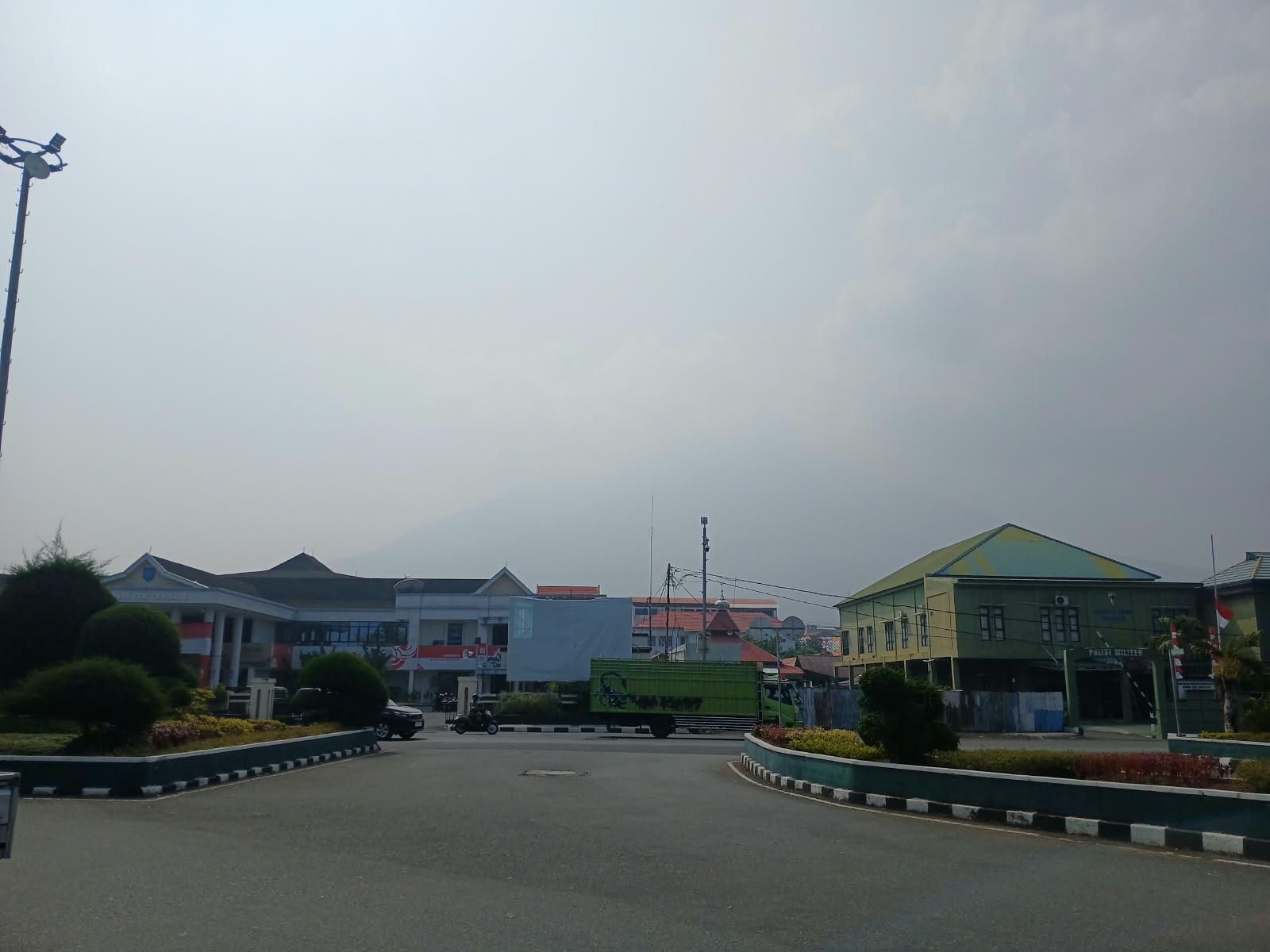 Kabut Asap Karhutla Selimuti Ternate, Gunung Gamalama Nyaris Tak Terlihat