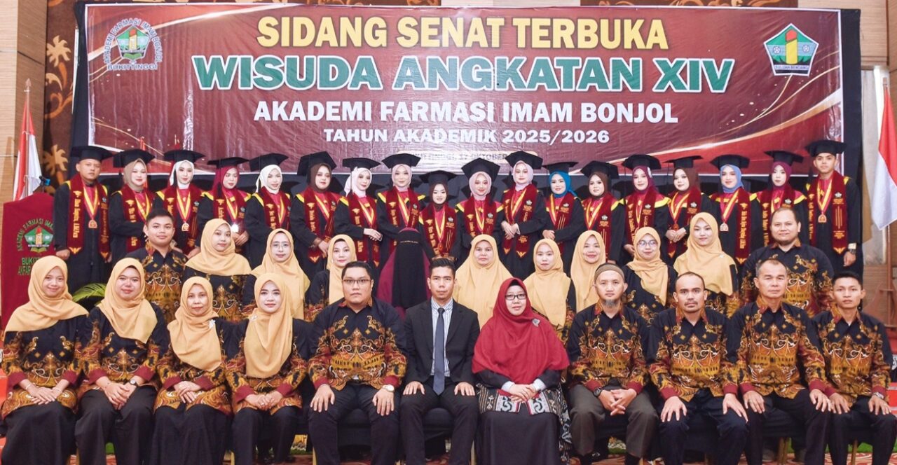 Akfar Imam Bonjol Bukittinggi Wisuda 18 Lulusan Angkatan XIV, Tiga Dosen Raih Hibah Penelitian Rp131,8 Juta