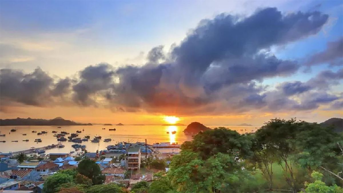 Kabut Asap Selimuti Labuan Bajo, Turis Belanda Sebut Langit Biru Cerah Tak Terlihat di Puncak Padar