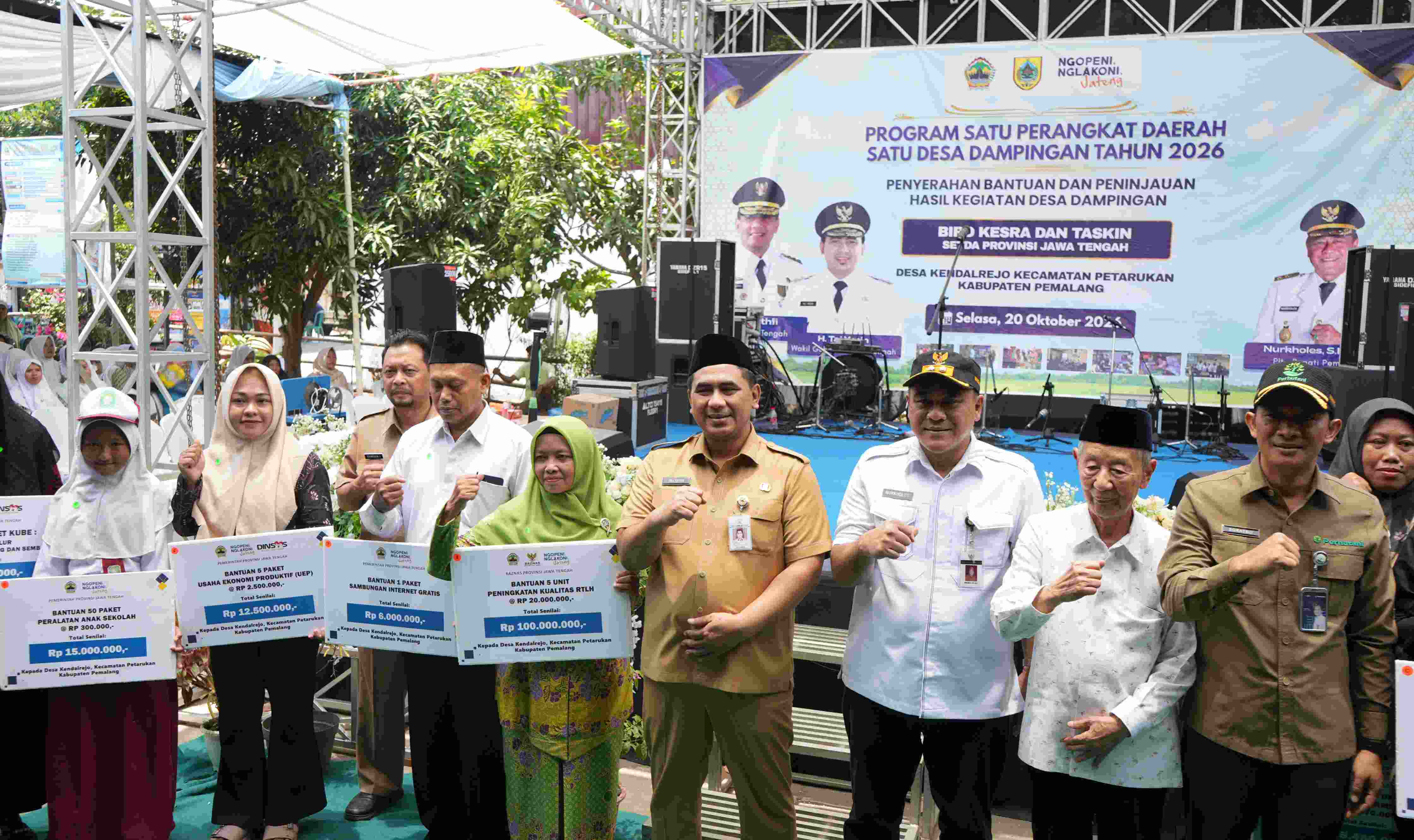 Wagub Taj Yasin dan Plt Bupati Nurkholes Salurkan 13 Unit RTLH hingga 1.000 Kaleng Kornet ke Warga Kendalrejo Pemalang