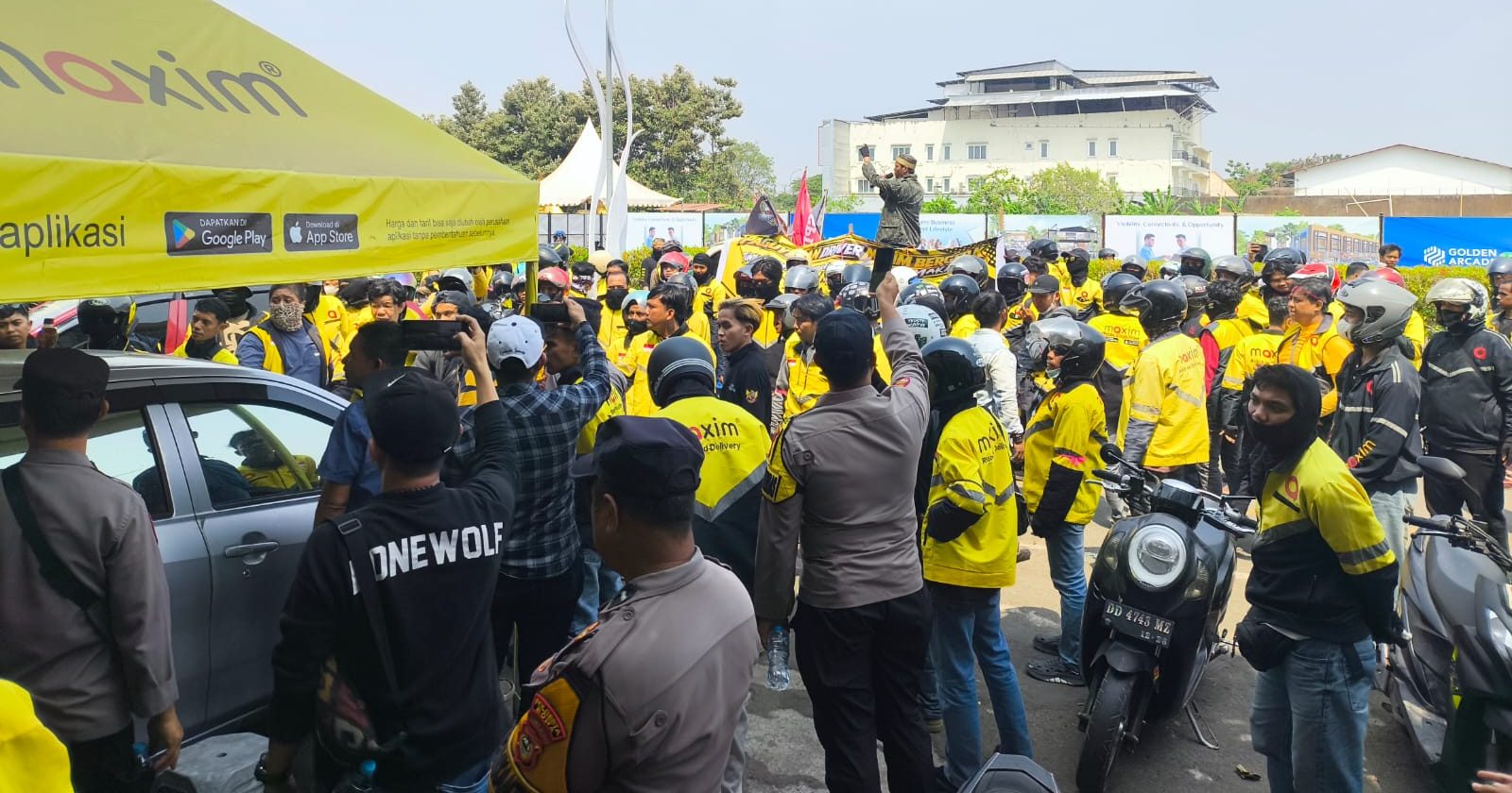 Ratusan Driver Ojek Online di Gowa Demo Kantor Maxim, Tolak Fitur Fokus Berbayar Rp 12 Ribu-Rp 20 Ribu