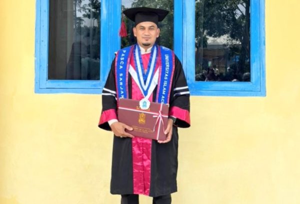 Bilal Mesjid Besar Peusangan Arzuna Putra Raih Magister Pendidikan Agama Islam Cumlaude di UIA