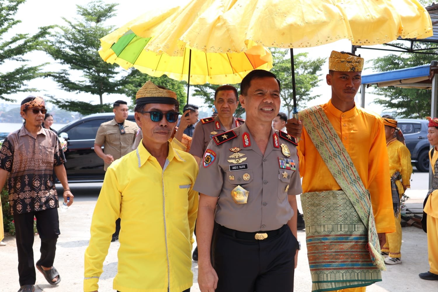 Kapolda Kaltara Silaturahmi ke Ketua Forum Adat Kesultanan Bulungan di Tanjung Selor, Perkuat Sinergi Kamtibmas