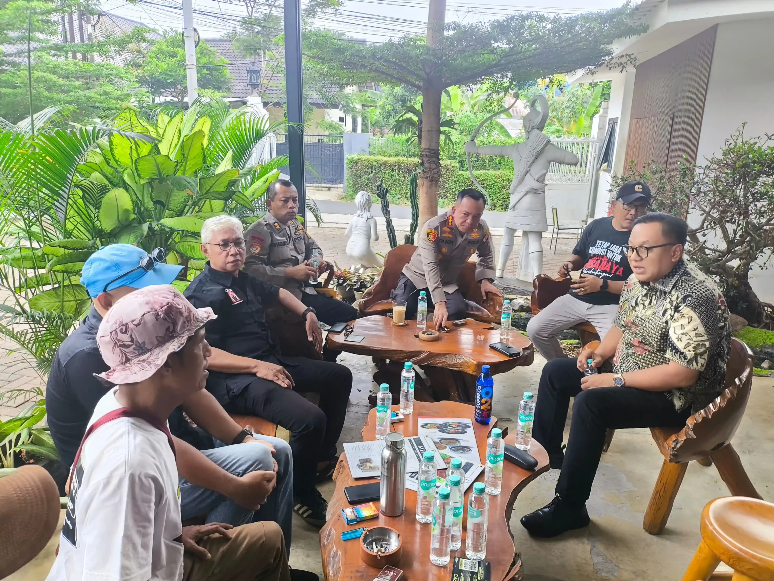 Polres Metro Depok Ngopi Bareng Aktivis AMDB, Bang Pradi Sebut Sinergitas Kunci Kondusifitas Kota