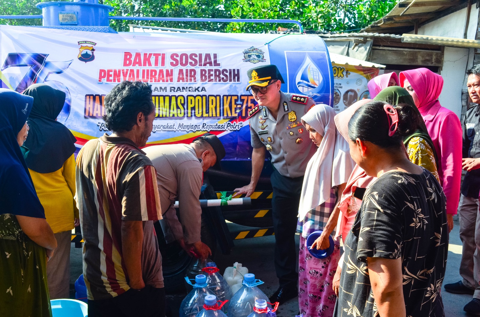 Polres Tegal Kota Salurkan 10.000 Liter Air Bersih ke Warga Panggung di Tengah Kemarau Panjang