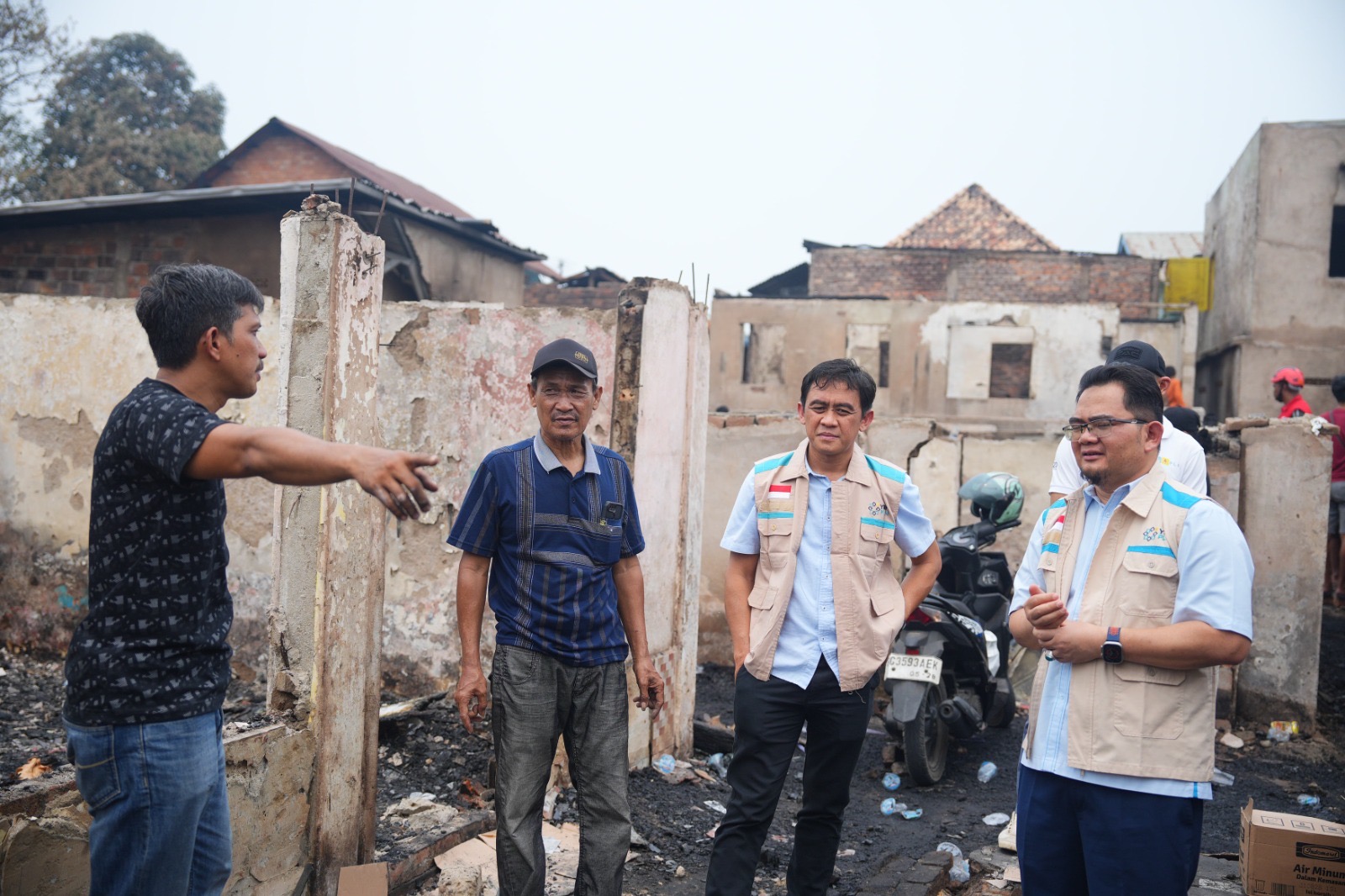 YBM PLN UID S2JB Sambangi Korban Kebakaran 8 Ulu Palembang, Salurkan Bantuan Kebutuhan Darurat