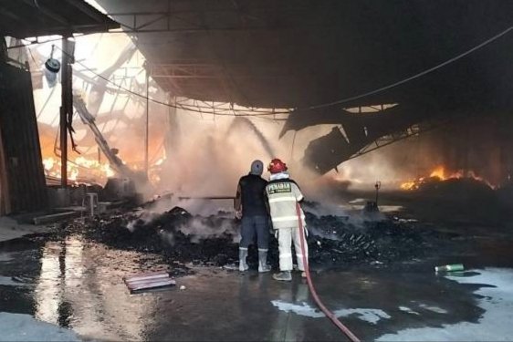 Kebakaran Lahap 9 Gudang di Jatiuwung Tangerang, Gudang Shopee hingga Pabrik Sepatu Terdampak